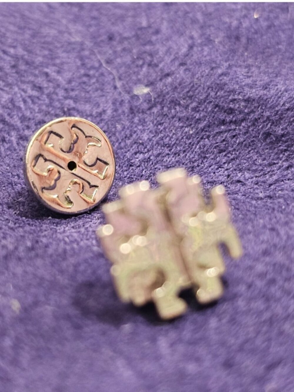 Tory Burch Eleanor Stacked 3D Logo Stud Earrings - Silver tone - Picture 5 of 6